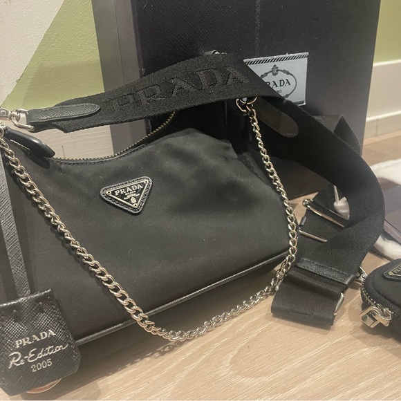 Black padded Re Edition 2005 crossbody bag - Picture 5 of 5